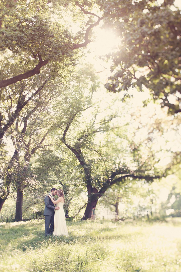 ©Anne-Claire Brun - Mariage sur le theme des livres - La mariee aux pieds nus