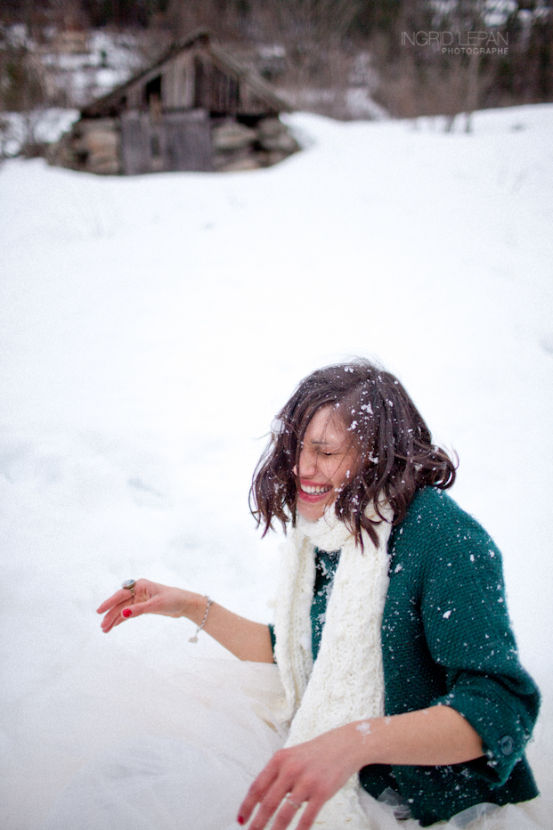 ©Ingrid Lepan Photographe - seance apres le mariage a la montagne - La mariee aux pieds nus -12