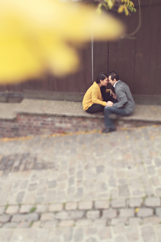 paulinefphotography-seance-photo-couple-paris-la-mariee-aux-pieds-nus