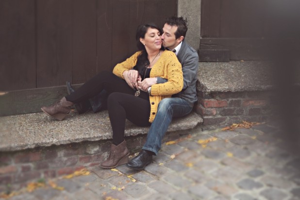 paulinefphotography-seance-photo-couple-paris-la-mariee-aux-pieds-nus