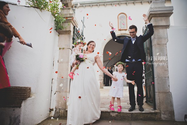 ©Ela and the Poppies - Mariage colore au Pays Basque - La mariee aux pieds nus