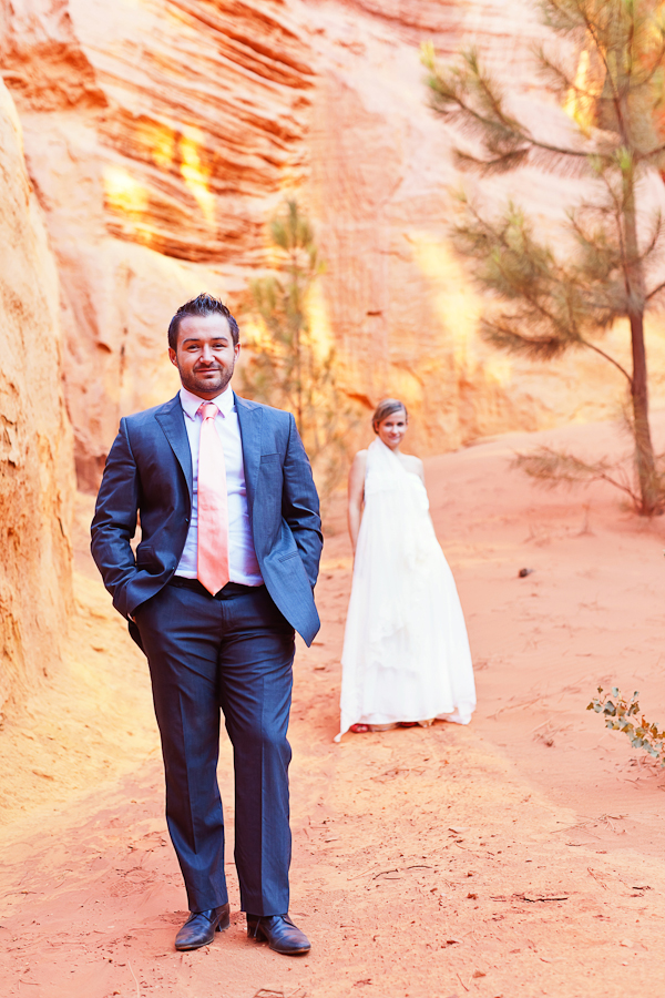 ©Caroline Vidal / séance photo après le mariage dans les carrières d'ocre