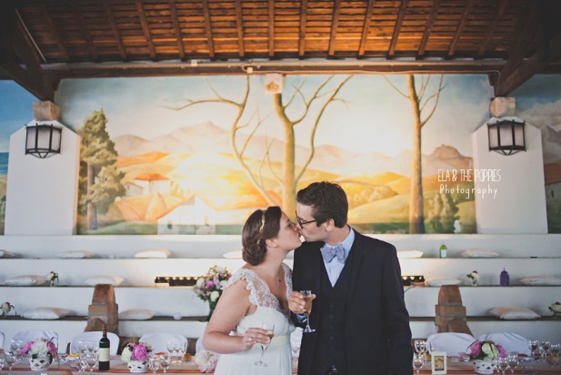 ©Ela and the Poppies - Mariage colore au Pays Basque - La mariee aux pieds nus