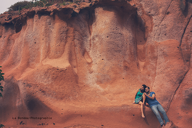 ©La Boheme Photographie - Seance engagement dans le desert - La mariee aux pieds nus