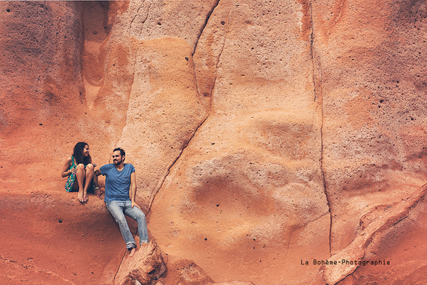 ©La Boheme Photographie - Seance engagement dans le desert - La mariee aux pieds nus