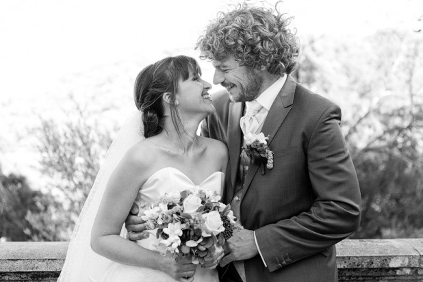 vrai-mariage-sophie-delaveau-la-mariee-aux-pieds-nus-photo-couple
