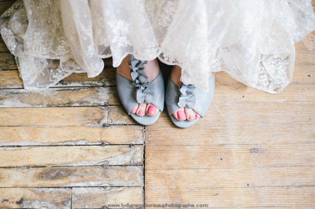 ©Lydiane Gaborieau - Un mariage champêtre - La mariee aux pieds nus