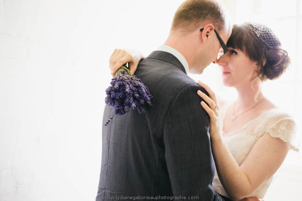 ©Lydiane Gaborieau - Un mariage champêtre - La mariee aux pieds nus