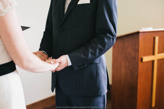 ©Lydiane Gaborieau - Un mariage champêtre - La mariee aux pieds nus