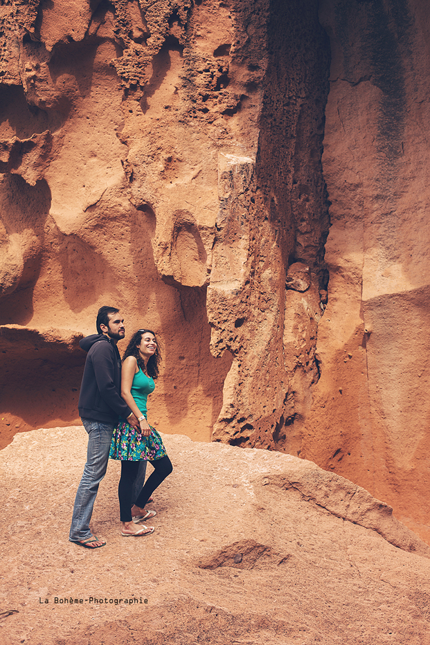 ©La Boheme Photographie - Seance engagement dans le desert - La mariee aux pieds nus