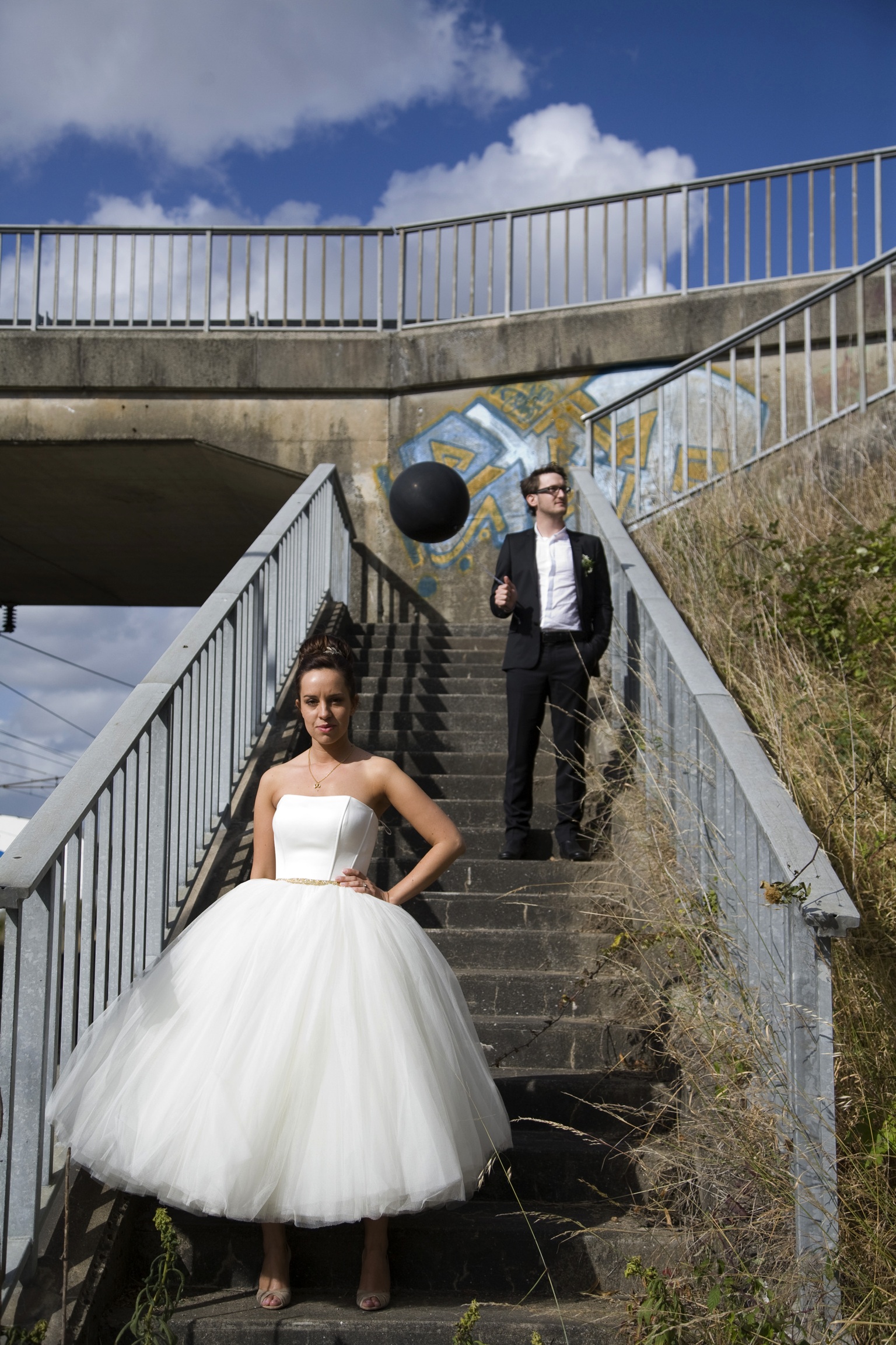 vrai-mariage-jaune-noir-la-mariee-aux-pieds-nus