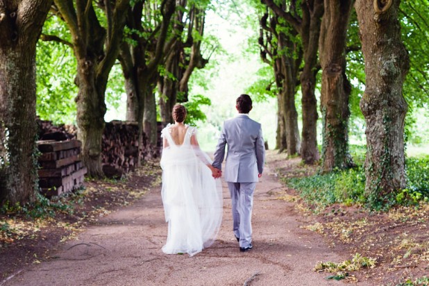 vrai-mariage-caroline-vidal-la-mariee-aux-pieds-nus