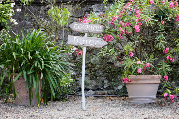 ©Elodie Chabrier - Mariage au Château de Portaberaud - La mariee aux pieds nus