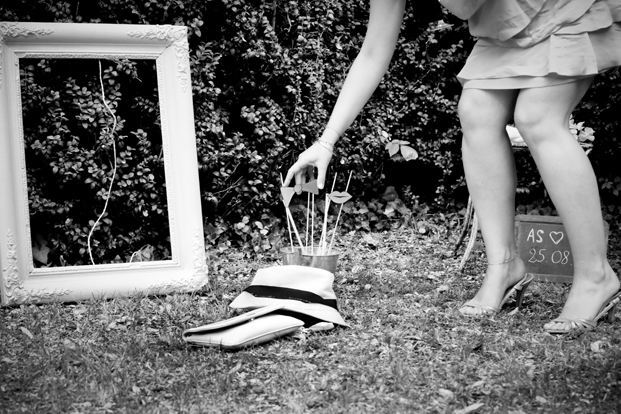 ©Elodie Chabrier - Mariage au Château de Portaberaud - La mariee aux pieds nus