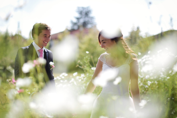 ©Elodie Chabrier - Mariage au Château de Portaberaud - La mariee aux pieds nus