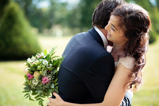 ©Elodie Chabrier - Mariage au Château de Portaberaud - La mariee aux pieds nus