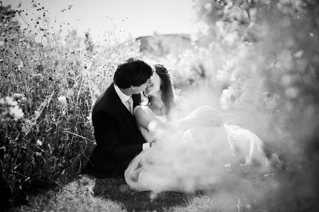 ©Elodie Chabrier - Mariage au Château de Portaberaud - La mariee aux pieds nus