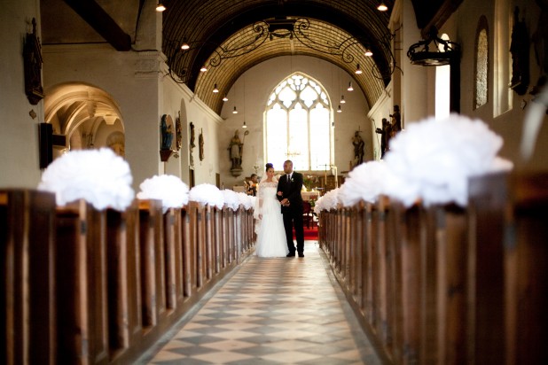 vrai-mariage-photo-zhou-la-mariee-aux-pieds-nus-eglise