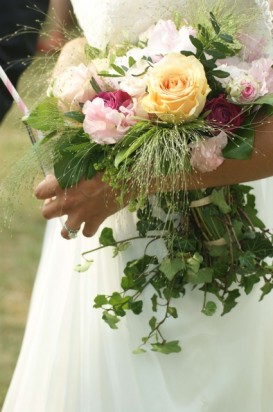 vrai-mariage-photo-zhou-la-mariee-aux-pieds-nus-bouquet-de-mariee
