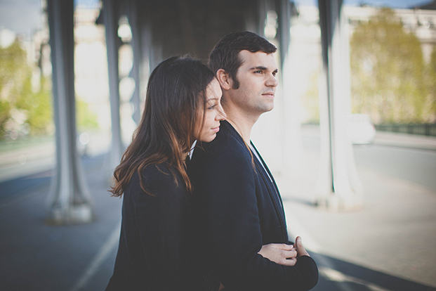 ©Emma Rodriges Photography - Seance engagement a Paris  - La mariee aux pieds nus 