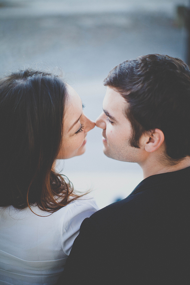 ©Emma Rodriges Photography - Seance engagement a Paris  - La mariee aux pieds nus 