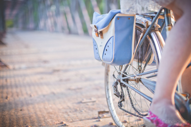 ©Celine Hamelin - Seance engagement a bicyclette - La mariee aux pieds nus