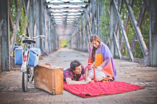 ©Celine Hamelin - Seance engagement a bicyclette - La mariee aux pieds nus