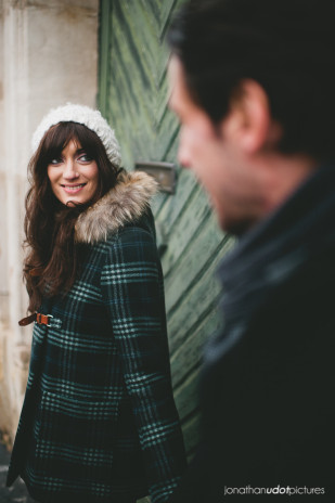 ©Jonathan Udot - Seance engagement en hiver - La mariee aux pieds nus