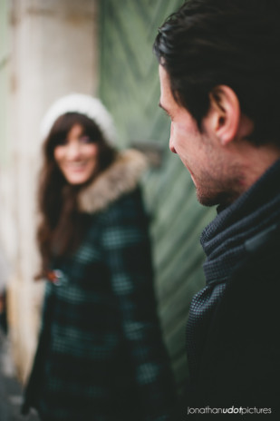 ©Jonathan Udot - Seance engagement en hiver - La mariee aux pieds nus