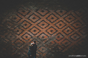 ©Jonathan Udot - Seance engagement en hiver - La mariee aux pieds nus