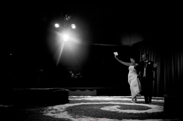 vrai-mariage-angelique-cacioppi-la-mariee-aux-pieds-nus-mariage-theme-cirque