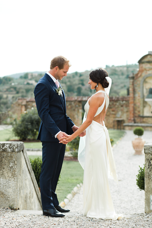 ©M&J Photography - mariage en Toscane - La mariee aux pieds nus