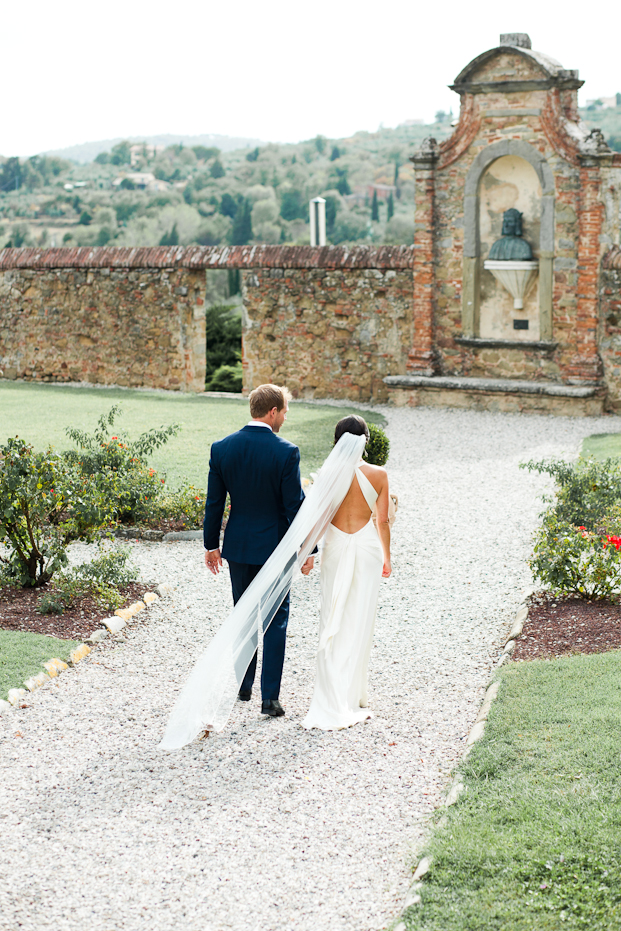 ©M&J Photography - mariage en Toscane - La mariee aux pieds nus