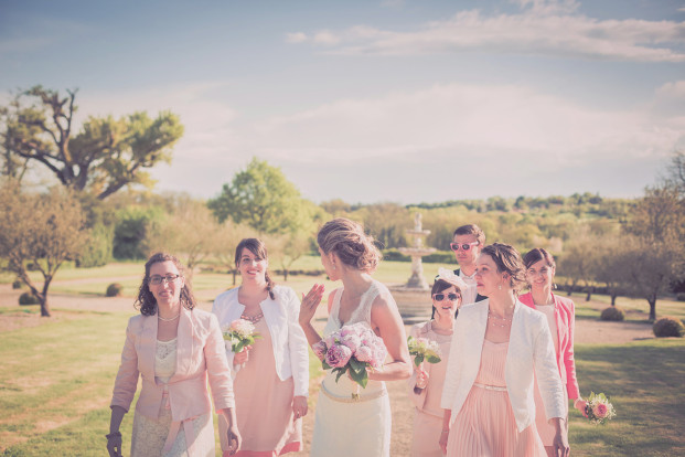 ©Maxime Vantorre - Le photographe de votre mariage - Un mariage en rose au domaine de la Corbe - La mariee aux pieds nus ©Maxime Vantorre - Le photographe de votre mariage - Un mariage en rose au domaine de la Corbe - La mariee aux pieds nus