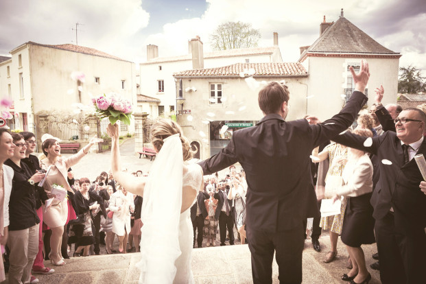 ©Maxime Vantorre - Le photographe de votre mariage - Un mariage en rose au domaine de la Corbe - La mariee aux pieds nus ©Maxime Vantorre - Le photographe de votre mariage - Un mariage en rose au domaine de la Corbe - La mariee aux pieds nus