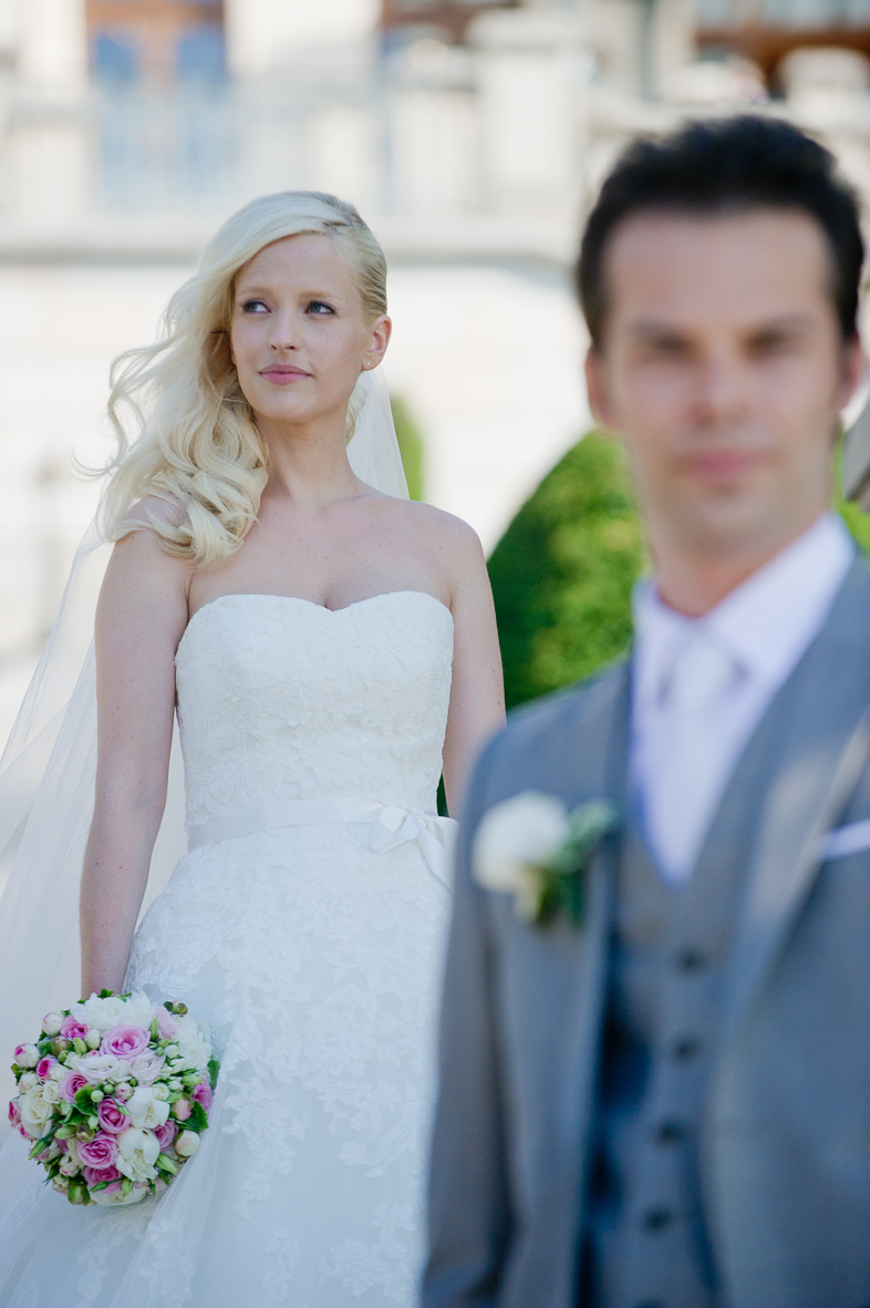 vrai-mariage-fou-d-images-la-mariee-aux-pieds-nus