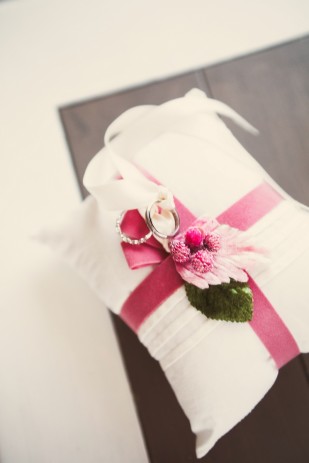 ©Fany Joly - Un mariage Liberty a La bergerie de Marquillies - La mariee aux pieds nus 