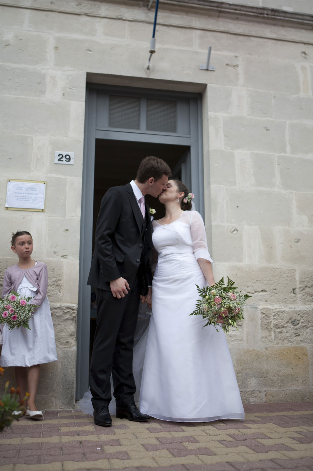 vrai-mariage-garance-et-vanessa-la-mariee-aux-pieds-nus