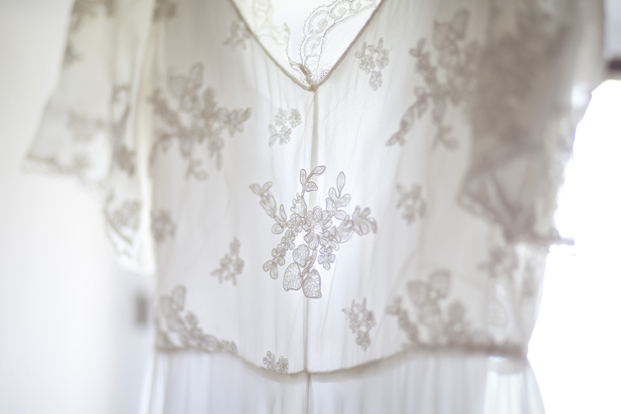 ©Les productions de la Fabrik - Mariage a l'Abbaye de Saint Eusebe - La mariee aux pieds nus