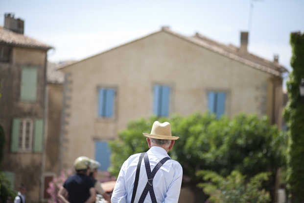 ©Les productions de la Fabrik - Mariage a l'Abbaye de Saint Eusebe - La mariee aux pieds nus