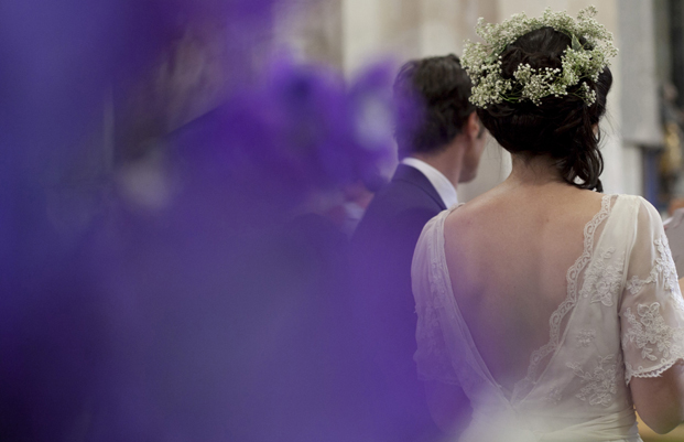 ©Les productions de la Fabrik - Mariage a l'Abbaye de Saint Eusebe - La mariee aux pieds nus