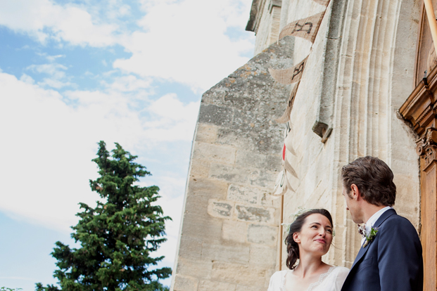 ©Les productions de la Fabrik - Mariage a l'Abbaye de Saint Eusebe - La mariee aux pieds nus