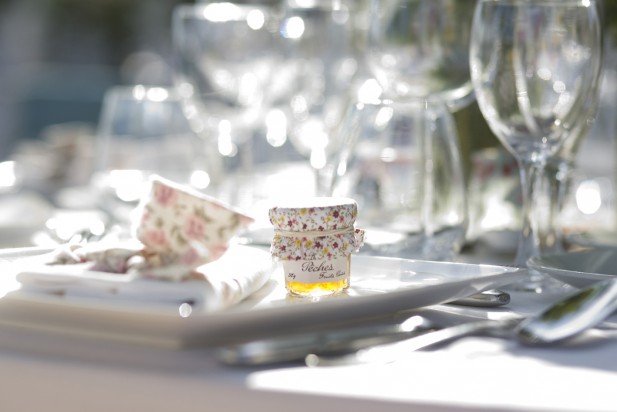 vrai-mariage-les-productions-de-la-Fabrik-la-mariee-aux-pieds-nus-cadeau-invite-confiture