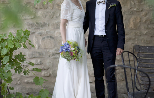 ©Les productions de la Fabrik - Mariage a l'Abbaye de Saint Eusebe - La mariee aux pieds nus