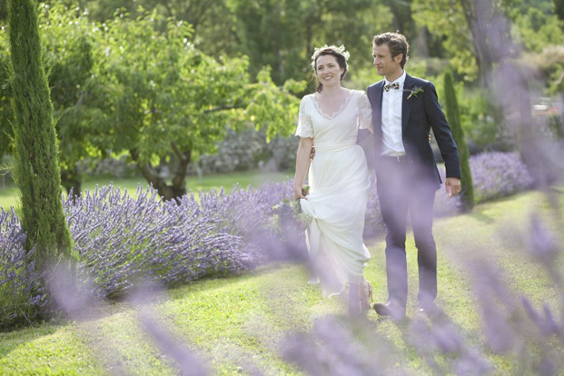 ©Les productions de la Fabrik - Mariage a l'Abbaye de Saint Eusebe - La mariee aux pieds nus ©Les productions de la Fabrik - Mariage a l'Abbaye de Saint Eusebe - La mariee aux pieds nus