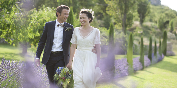©Les productions de la Fabrik - Mariage a l'Abbaye de Saint Eusebe - La mariee aux pieds nus