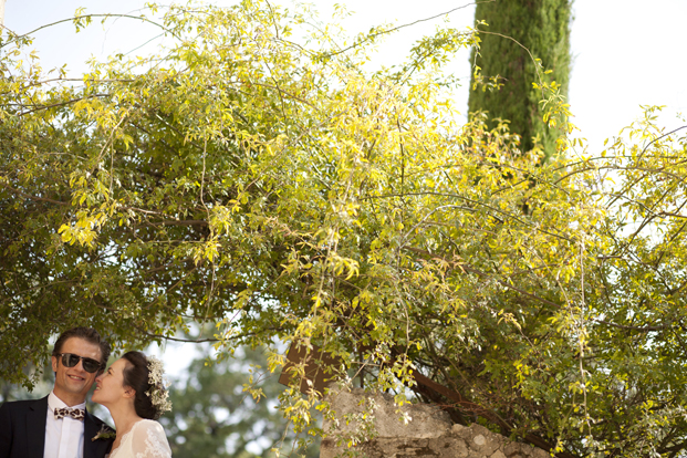 ©Les productions de la Fabrik - Mariage a l'Abbaye de Saint Eusebe - La mariee aux pieds nus