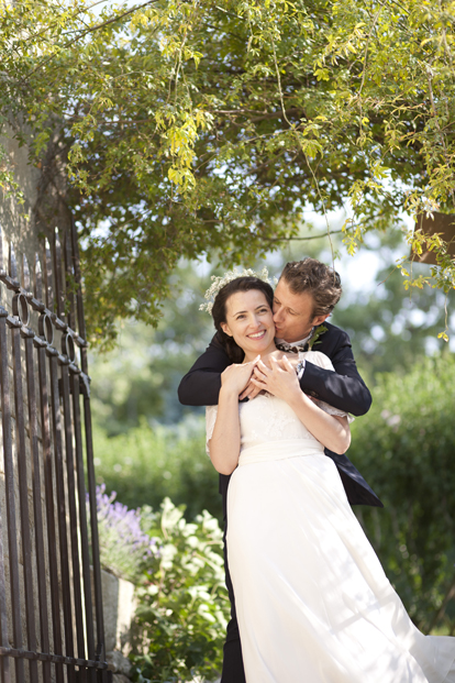 ©Les productions de la Fabrik - Mariage a l'Abbaye de Saint Eusebe - La mariee aux pieds nus