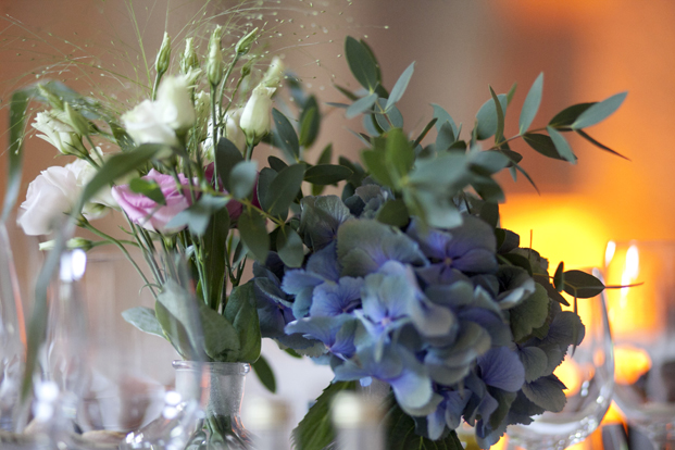 ©Les productions de la Fabrik - Mariage a l'Abbaye de Saint Eusebe - La mariee aux pieds nus