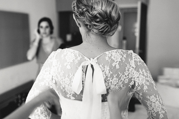 UnPlusUnPhotographie - Mariage a Paris - Maisons des Polytechniciens - La mariee aux pieds nus